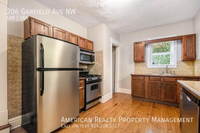 Building Photo - 206 Garfield Ave NW