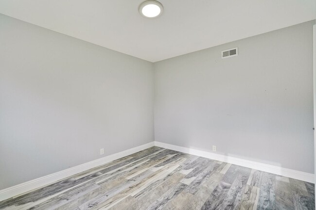 Building Photo - Stunning Single Family Home