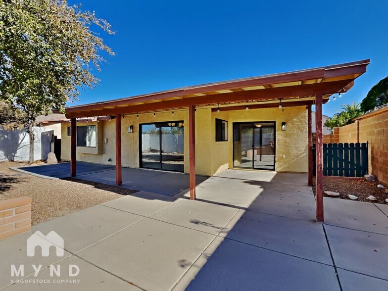 Building Photo - 370 S Pemberton Ave