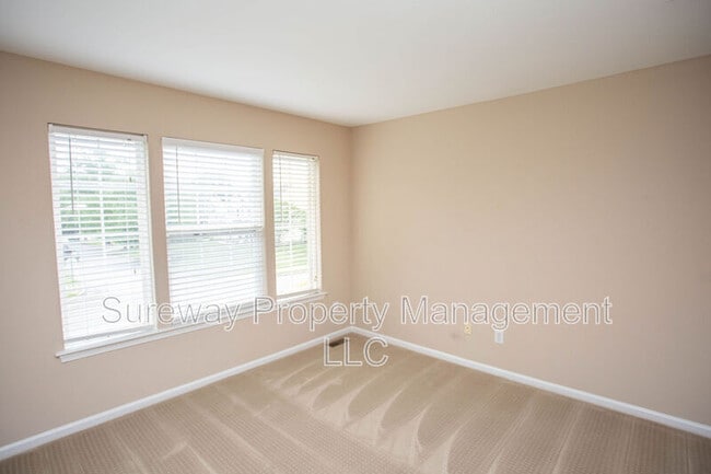 Building Photo - 7 Amaryllis Ln