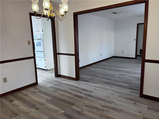 Building Photo - 3378 Mountain Hollow Dr