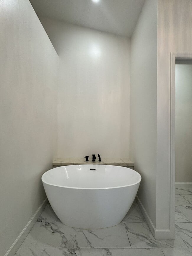 Building Photo - BEAUTIFUL 3 BEDROOM 3 BATH CORNER LOT WITH POOL AND LARGE BACKYARD NORTH SCOTTSDALE