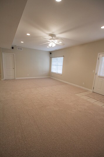 Building Photo - 541 Southampton Dr