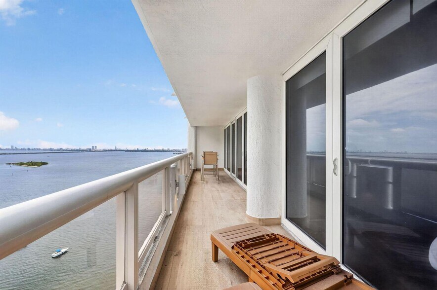 Building Photo - 1717 N Bayshore Dr