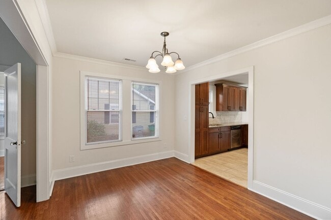 Building Photo - 2130 Chesterfield Ave
