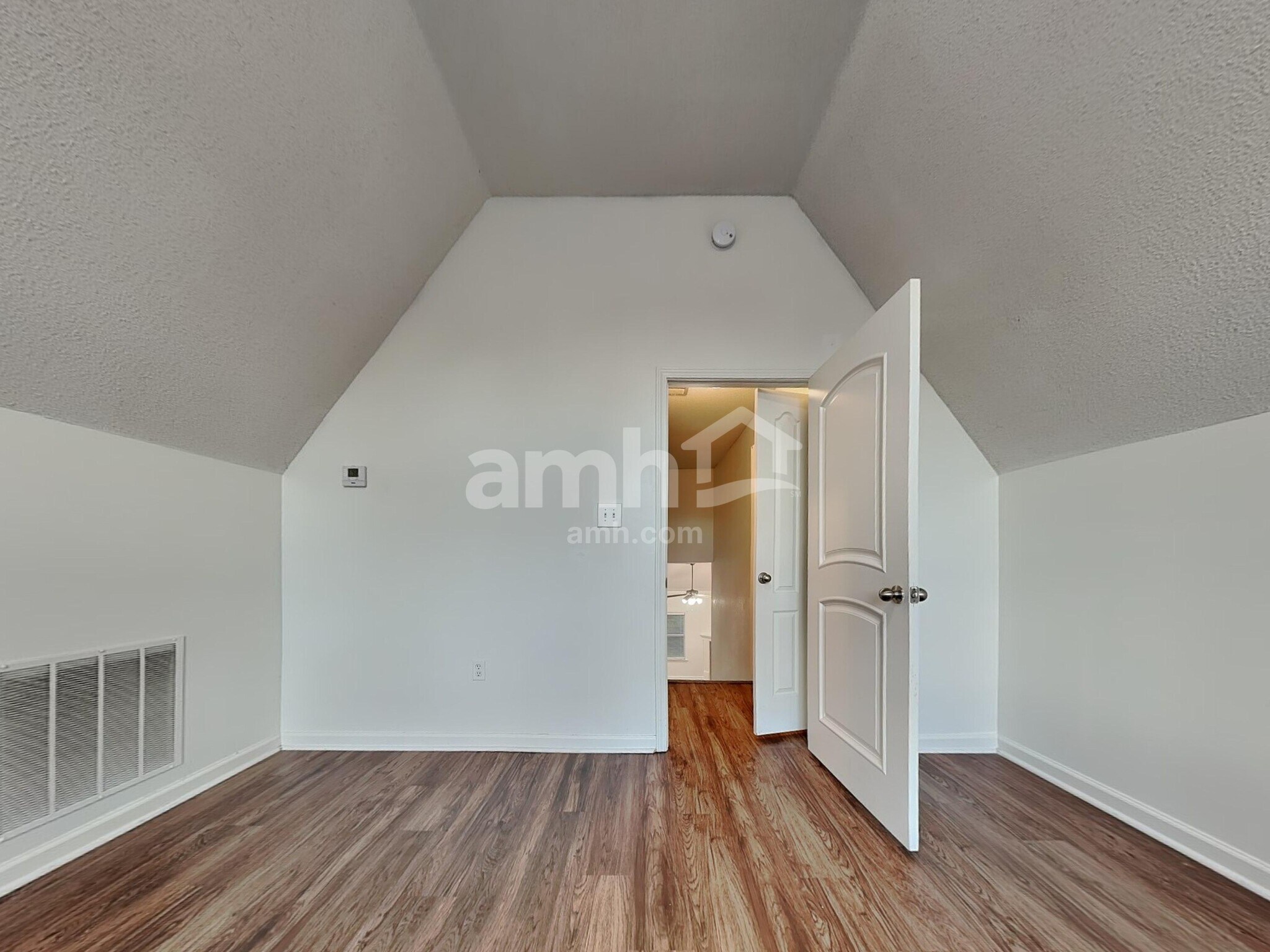 Building Photo - 6145 Sandbourne E