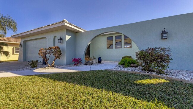 Building Photo - 830 Coronado Dr