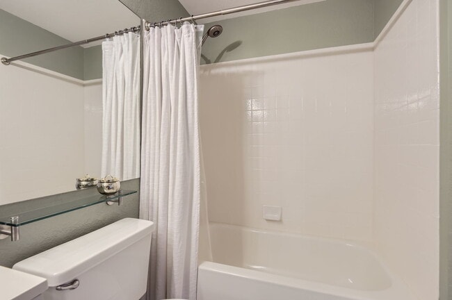 Building Photo - 4915 S Flanders Ct