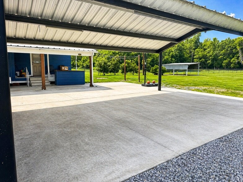 Building Photo - 756 LA-304