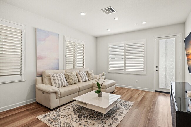 Building Photo - Spacious & Stylish 4 Bed 3 Bath in Chino P...