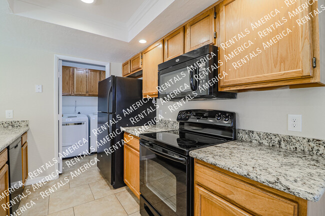 Building Photo - Lovely 2 bedroom condo in Chandler!