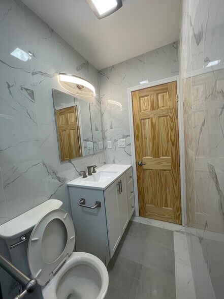 Building Photo - 101 Romaine Ave