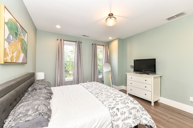 Building Photo - 1242 S Talbott St