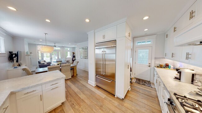 Building Photo - 3bed/3.5 Bath School Year Rental