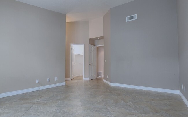 Building Photo - Irvine Single Story Remodeled 2 Bed, 2 Bat...