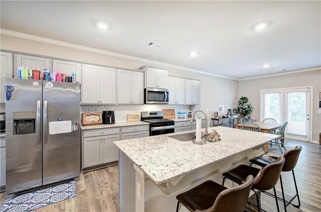 Building Photo - 286 Belmont Dr
