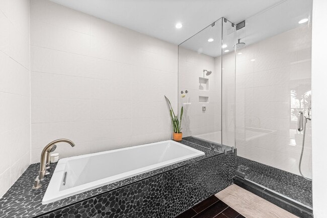 Building Photo - Architectural Contemporary with Panoramic ...