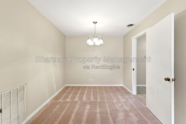Building Photo - 8406 Highcrest Dr