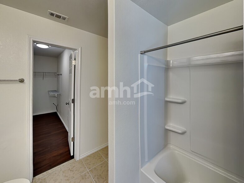 Building Photo - 11834 Silver Arbor
