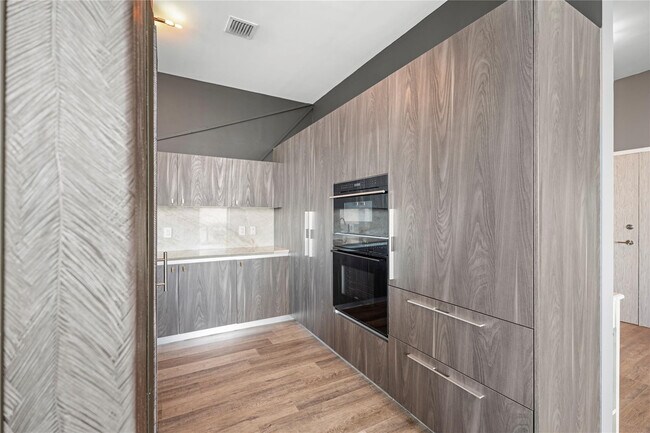 Building Photo - 480 NE 31st St