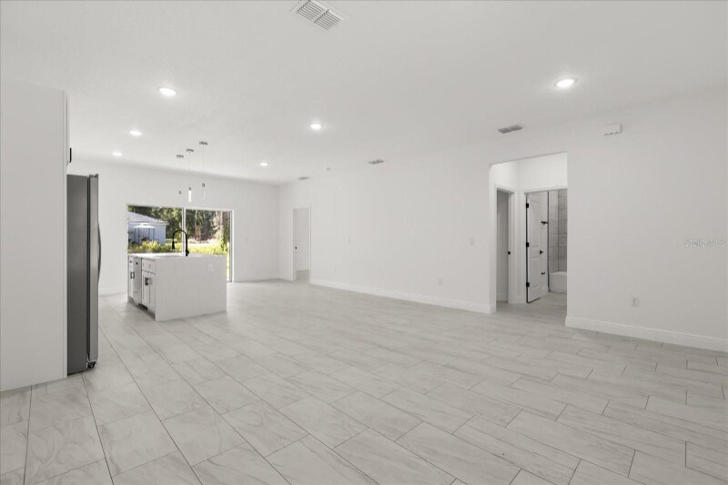 Building Photo - 540 E Elgrove Dr