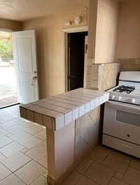 Building Photo - E. E Cleo Ave