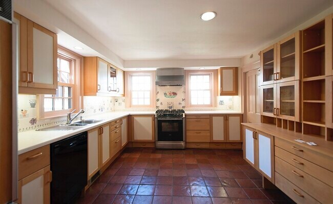 Building Photo - 153 Watson Rd