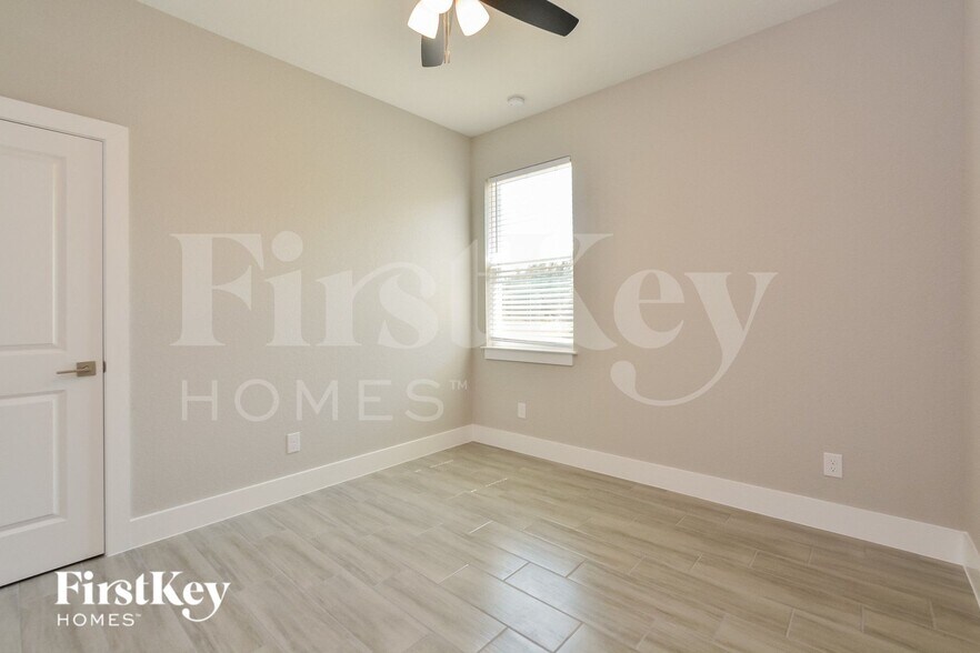 Building Photo - 1521 Eloise Ct