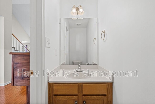 Building Photo - 674 Superior Ln