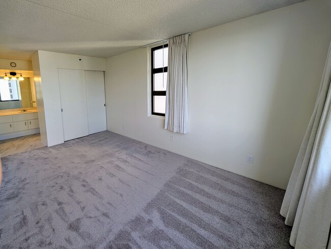 Building Photo - WAIKIKI BANYAN ALL UTILITIES INCLD 1BD/1BA...