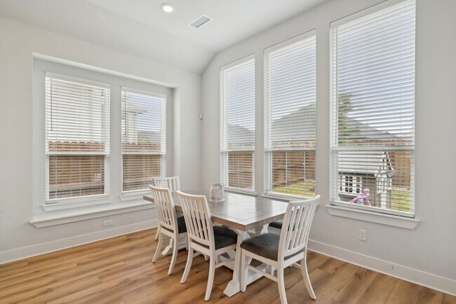 Building Photo - 453 Arcane Dr