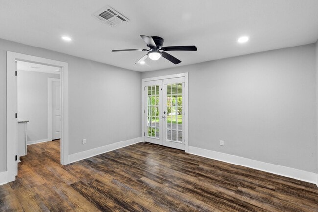 Building Photo - 207 Duff St