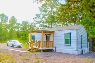 Building Photo - 2 Lula Dr