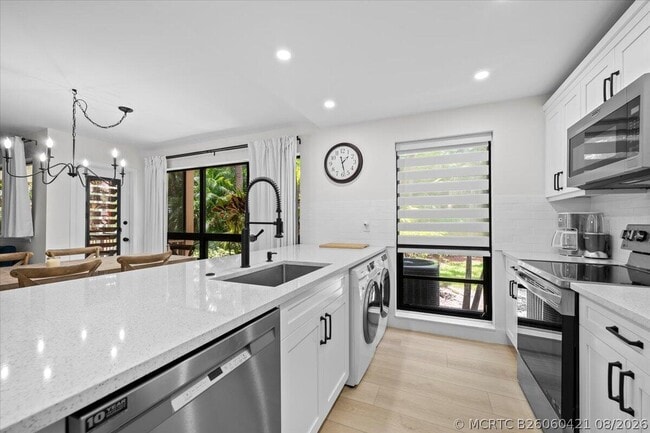 Building Photo - 221 Brackenwood Terrace