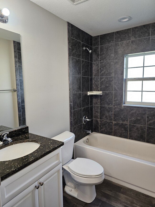 Building Photo - 8 Hemlock Terrace Pl