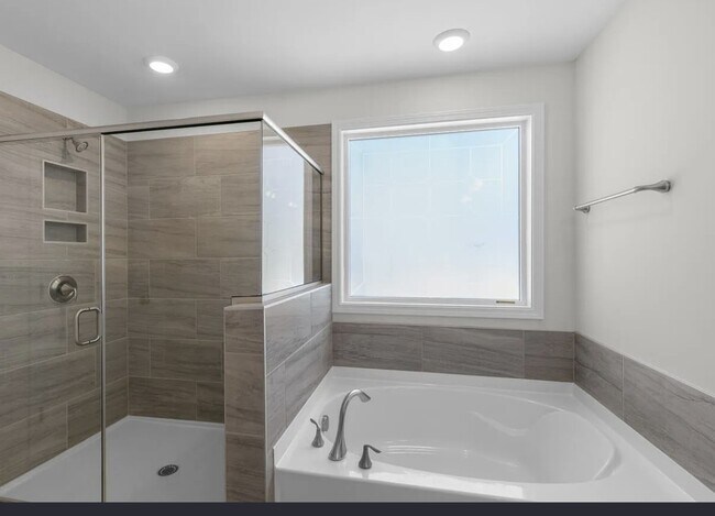 Building Photo - 741 Andrade Dr