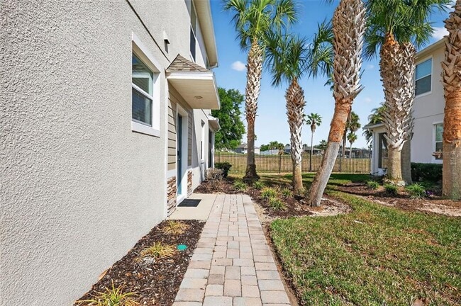 Building Photo - 1323 Priory Cir