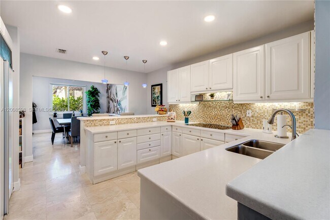 Building Photo - 13636 Deering Bay Dr