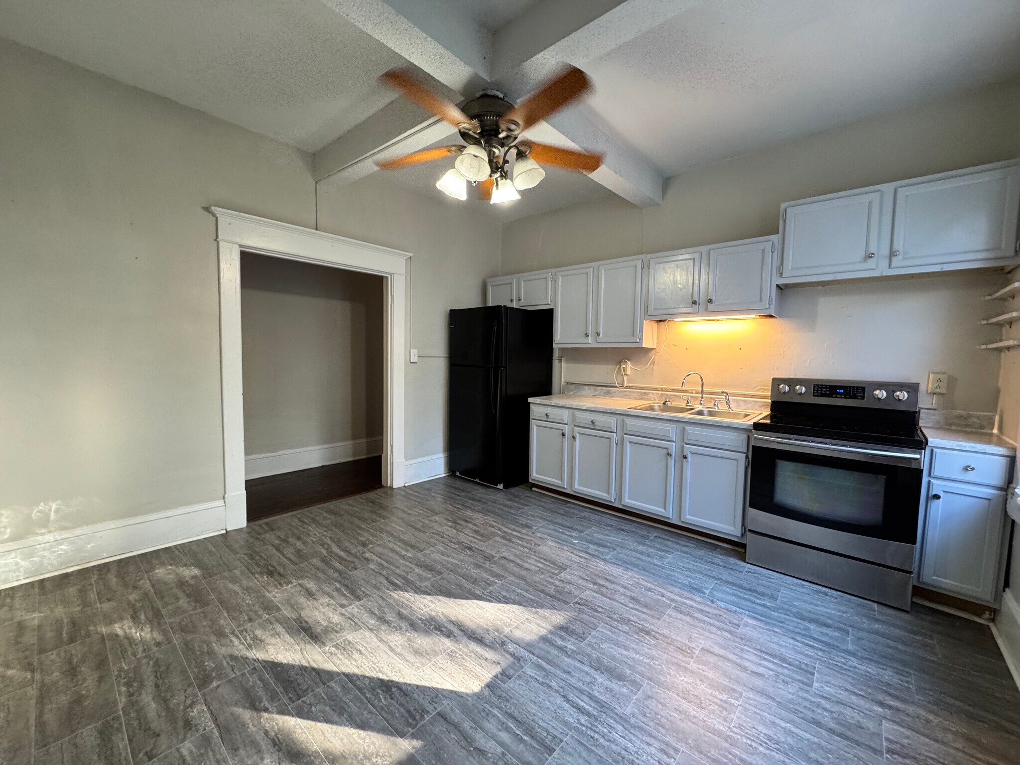 Kitchen - 606 Woods Ave SW