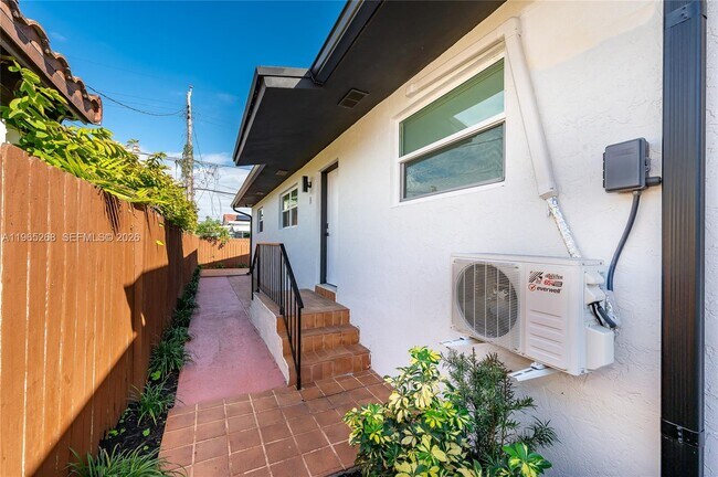 Building Photo - 3321 NW 19th Terrace