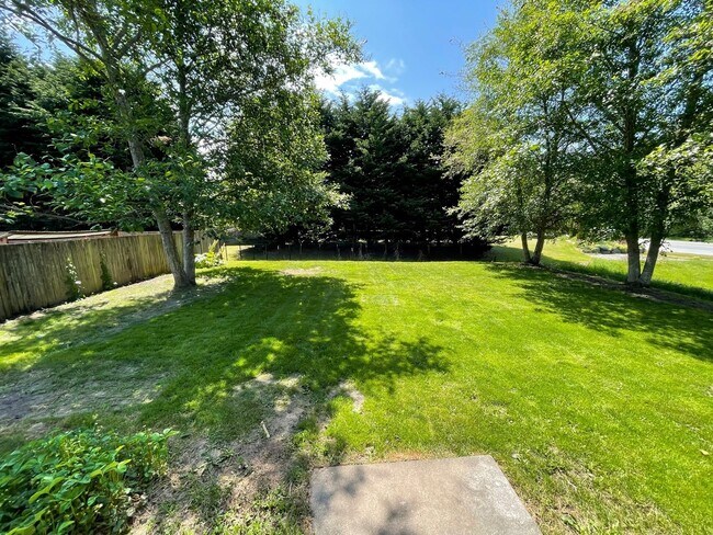 Building Photo - 2415 Forest Park Ln