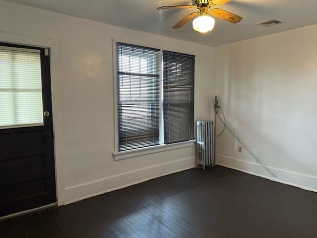 Building Photo - 2020 Chestnut St