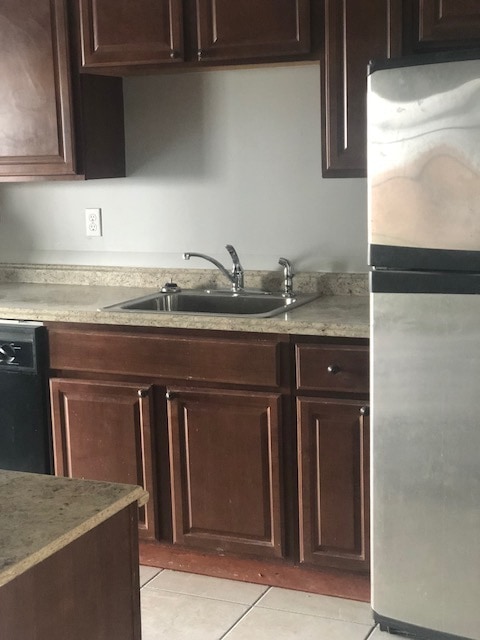 Building Photo - 3 Bedroom 2.5 bath w/1 car garage - Country Estates