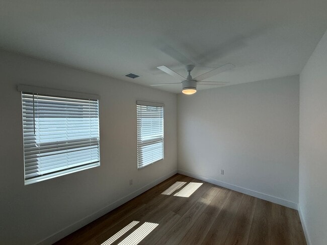 Building Photo - 4960 Rockford Dr