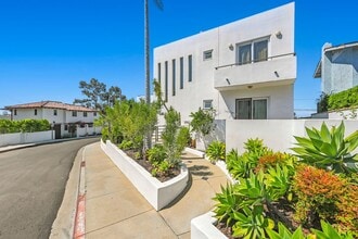 Building Photo - 2700 Barnson Pl