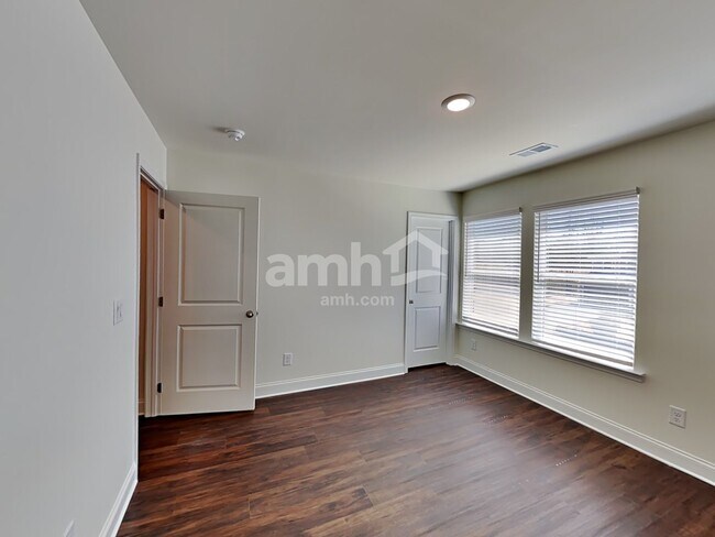 Building Photo - 152 Willow Ln