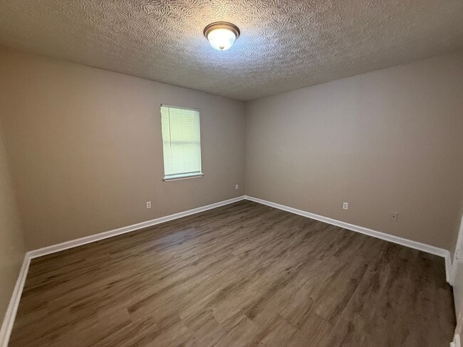 Building Photo - 132/134 Deer Creek Dr