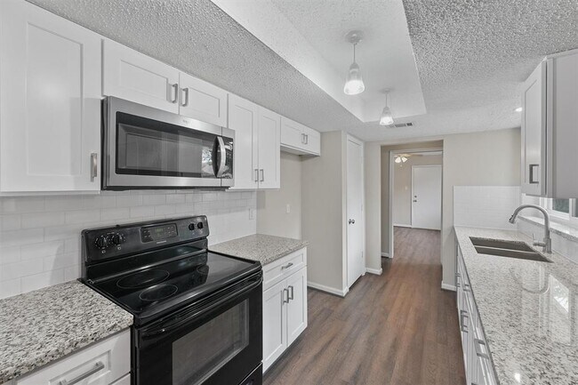 Building Photo - 7103 Foxway Ln