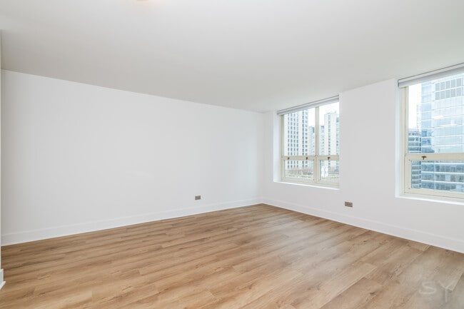 Building Photo - 345 N La Salle Dr