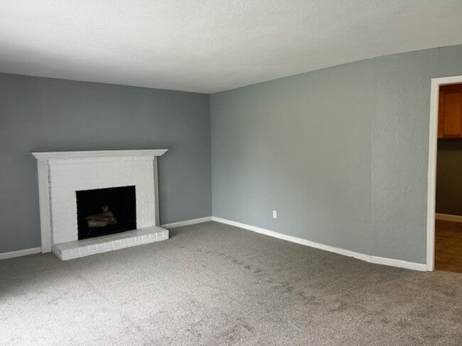 Building Photo - Single Level 3 Bedroom 2 Bath House in Rohnert Park